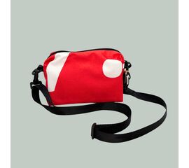 Travelbag aus recyceltem Segeltuch in rot